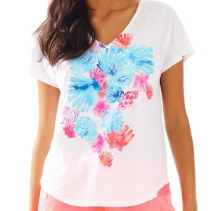 Lilly Pulitzer V-Neck Colie Top Graphic Tee ~ Shellabrate Summer w/ Tags 🏷️
